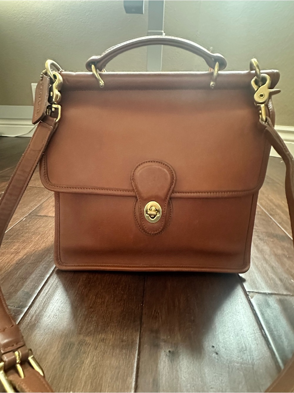 Vintage Coach Willis British Tan Shoulder Handbag